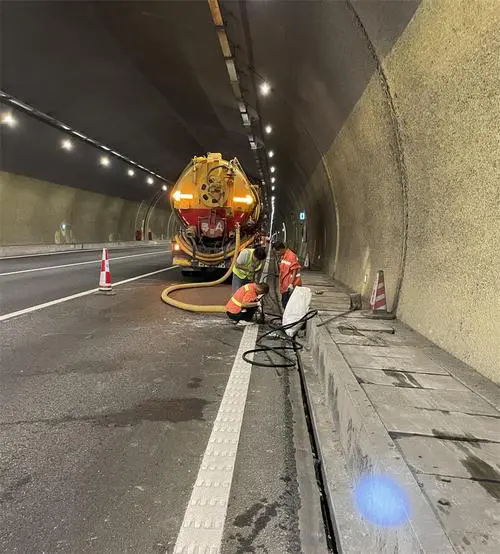 临汾隧道排水渠清淤